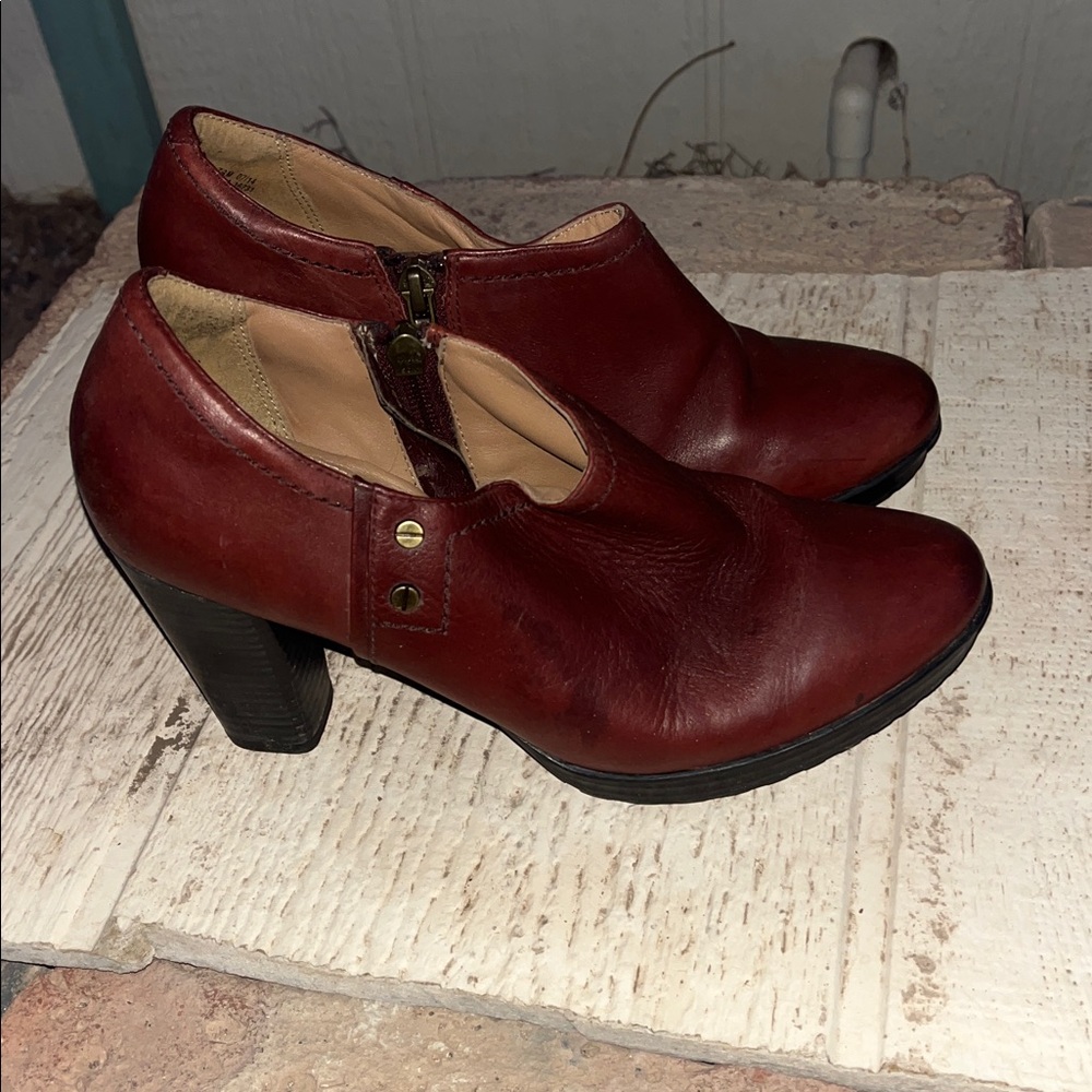 Clark’s Lida Palmer Burgundy Bootie’s 7.5